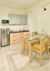 Kuchyň nebo kuchyňský kout v ubytování Fig House Anjuna-Chapora Road , Siolim 1BHK Suite