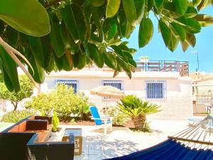 Fotografia z galérie ubytovania Entire Villa by the sea with private garden and mini pool v destinácii Torrevieja