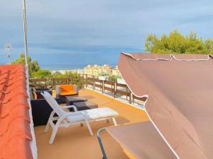 Balkón alebo terasa v ubytovaní Entire Villa by the sea with private garden and mini pool