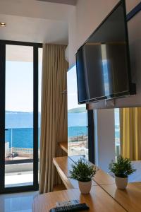 TV a/nebo společenská místnost v ubytování Hotel Piccolino