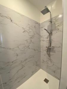 Ένα μπάνιο στο Myaka Appartement Wood