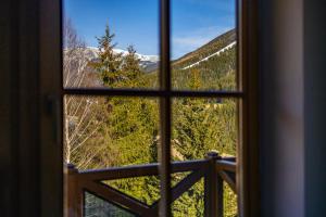 Ein allgemeiner Bergblick oder ein Berglick von des Hotels aus