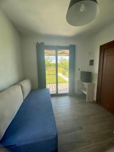 TV a/nebo společenská místnost v ubytování Hill Sun Luxury Suites