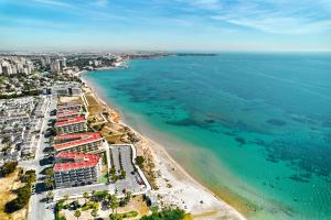 an aerial view of a beach and the ocean at Apartment Comfort Zone 2 in Pilar de la Horadada