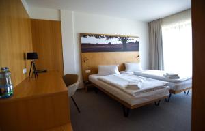 Postel nebo postele na pokoji v ubytování Hotel S-PORT Véska
