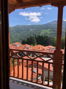 Nespecifikovaný výhled na hory nebo výhled na hory při pohledu z hotelu