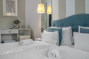 Rúm í herbergi á Vénusz Hotel