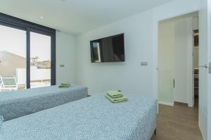 Postel nebo postele na pokoji v ubytování 208 Luxury Villa Pool Sauna Cinema - Alicante Hol