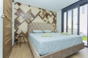 Postel nebo postele na pokoji v ubytování 208 Luxury Villa Pool Sauna Cinema - Alicante Hol