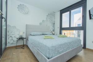 Postel nebo postele na pokoji v ubytování 208 Luxury Villa Pool Sauna Cinema - Alicante Hol + 37 fotografií