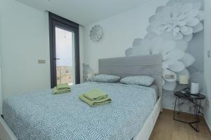 Postel nebo postele na pokoji v ubytování 208 Luxury Villa Pool Sauna Cinema - Alicante Hol