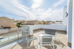 Balkón nebo terasa v ubytování 208 Luxury Villa Pool Sauna Cinema - Alicante Hol