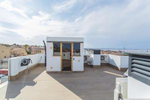 Balkón nebo terasa v ubytování 208 Luxury Villa Pool Sauna Cinema - Alicante Hol