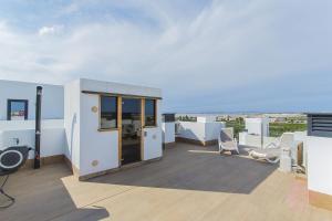 Balkón nebo terasa v ubytování 208 Luxury Villa Pool Sauna Cinema - Alicante Hol