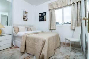 Postel nebo postele na pokoji v ubytování La Cala de Mijas Sea view apartment with pool in Mijas by Costarentals - Ref 219 + 19 fotografií
