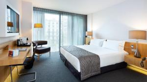 a hotel room with a bed and a desk and window at Hotel Royal Passeig de Gracia in Barcelona