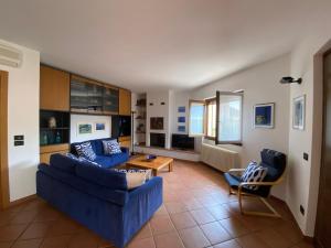 Posezení v ubytování Ca' Rina apartment FREE PARKING LAKE VIEW