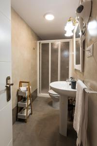 Koupelna v ubytování APARTAMENTO HOSPEDERÍA FRANCISCANA