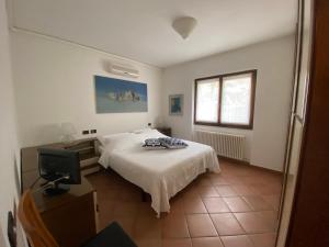 Postel nebo postele na pokoji v ubytování Ca' Rina apartment FREE PARKING LAKE VIEW