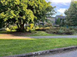 Taman di luar Wee Toad Hole Heart of Kendal - Cottage sleeps 4-6 - Dogs Welcome