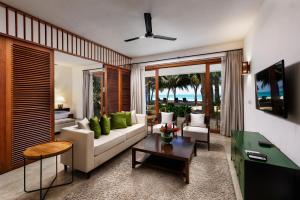 Area tempat duduk di Lantern Boutique Hotel by Reveal