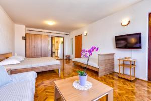Posteľ alebo postele v izbe v ubytovaní Apartments Arsen