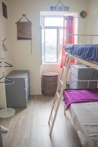 a room with a bunk bed and a desk at Casa da Memória in Angra do Heroísmo