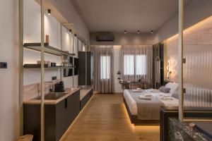 A kitchen or kitchenette at Agave Suites