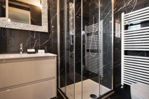 a bathroom with a glass shower and a sink at Residence Paradiso Bilocale 303 in Moneglia +17 photos