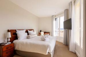 a bedroom with a bed with two stuffed animals on it at Best Western Hotel Matisse in Sainte-Maxime