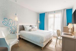 a bedroom with a bed and a desk and a chair at Best Western Hotel Matisse in Sainte-Maxime