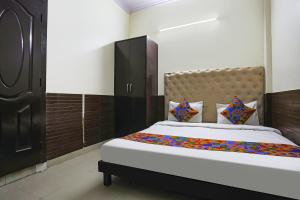 Postel nebo postele na pokoji v ubytování FabHotel The Lazeez