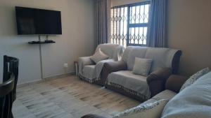 a living room with a couch and a flat screen tv at Villa Siesta Flat No.6 in Margate