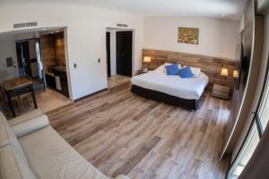 Cama ou camas em um quarto em Mod Hotels Mendoza