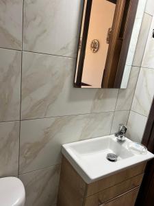 a bathroom with a sink and a mirror at Pilioritiko Spiti in Makrinitsa