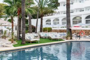 Basen w obiekcie AluaSoul Mallorca Resort - Adults only lub w pobliżu