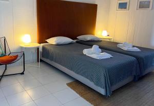 Postel nebo postele na pokoji v ubytování Pine House - Faro Airport, Beach and City Center