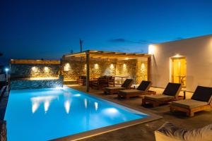 Bazén v ubytování Cycladic Breeze Villas nebo v jeho okolí