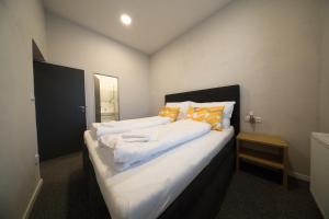Rúm í herbergi á Replay apartmány