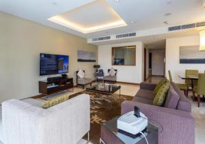 TV a/nebo společenská místnost v ubytování Deluxe Stay - Address Dubai Mall -The Residence