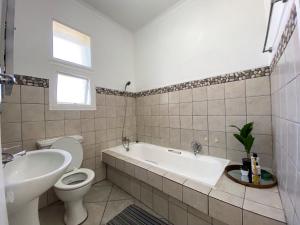 Ένα μπάνιο στο Siena Sun Luxury Suites 3