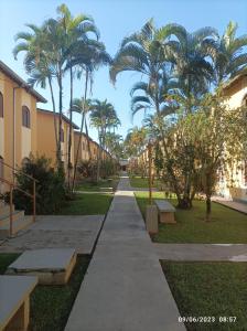 En have udenfor Condomínio Villagio Maranduba - Apenas 5 min á pé da praia - Bl 7