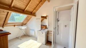 Fotografie z fotogalerie ubytování Chalet avec terrasse sur pilotis vue sur l'étang v destinaci Rue + 37 fotografií