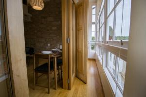 a dining room with a table and a window at Apartamentos Turísticos Pacios in Santiago de Compostela