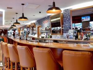 Lounge nebo bar v ubytování Station House Hotel Letterkenny