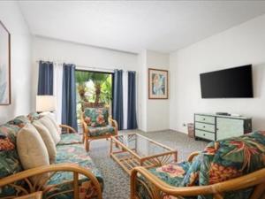 a living room with a couch and a tv at Royal Sea Cliff Kona by OUTRIGGER in Kailua-Kona