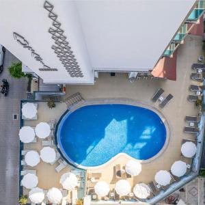 Bazén v ubytování Aurasia Design Hotel nebo v jeho okolí