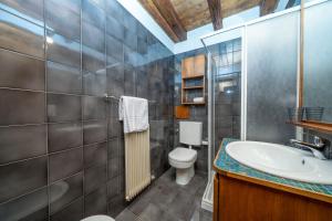 Et badeværelse på Atelier San Giacomo - Central Apartment + 9 billeder