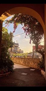 an archway with a bunch of pink flowers at Casa Al Vino sul Vesuvio in Pollena Trocchia