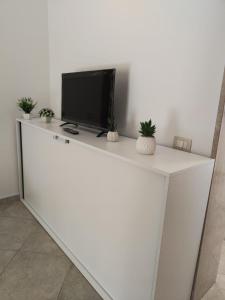 a white counter with a tv on top of it at Lovin Puglia Vacation in Bari